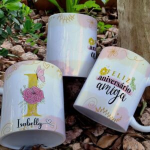 Caneca alfabeto floral - Feliz aniversário amiga