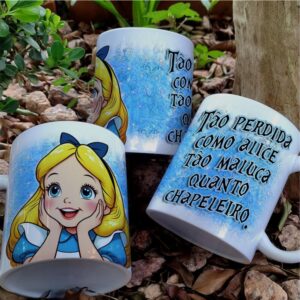 Caneca Tão perdida como Alice, tão perdida quanto chapeleiro