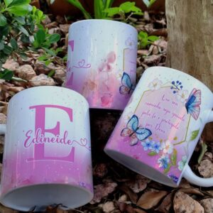 Caneca alfabeto floral borboleta